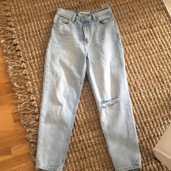 Levi’s Mom Jean-26 - Picture 1 of 3